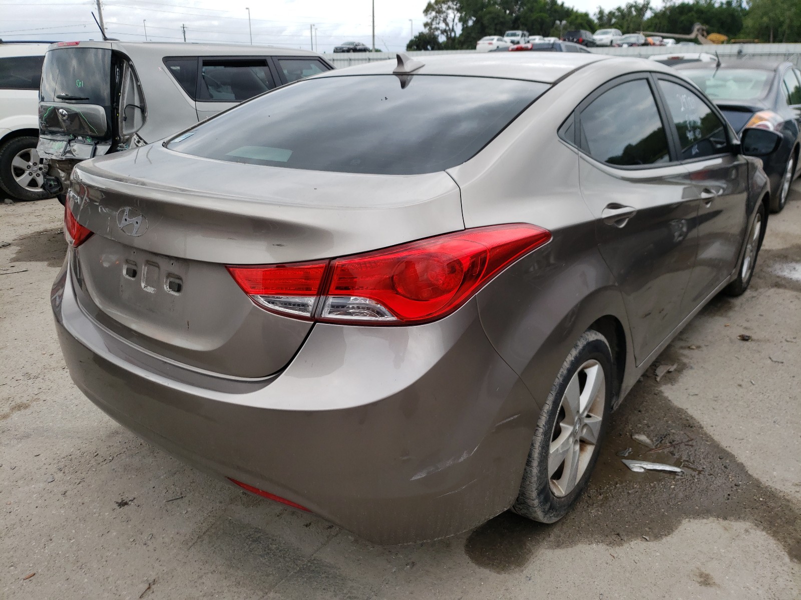 Photo 4 from auction – 2013 HYUNDAI ELANTRA GL with VIN 5NPDH4AEXDH290977