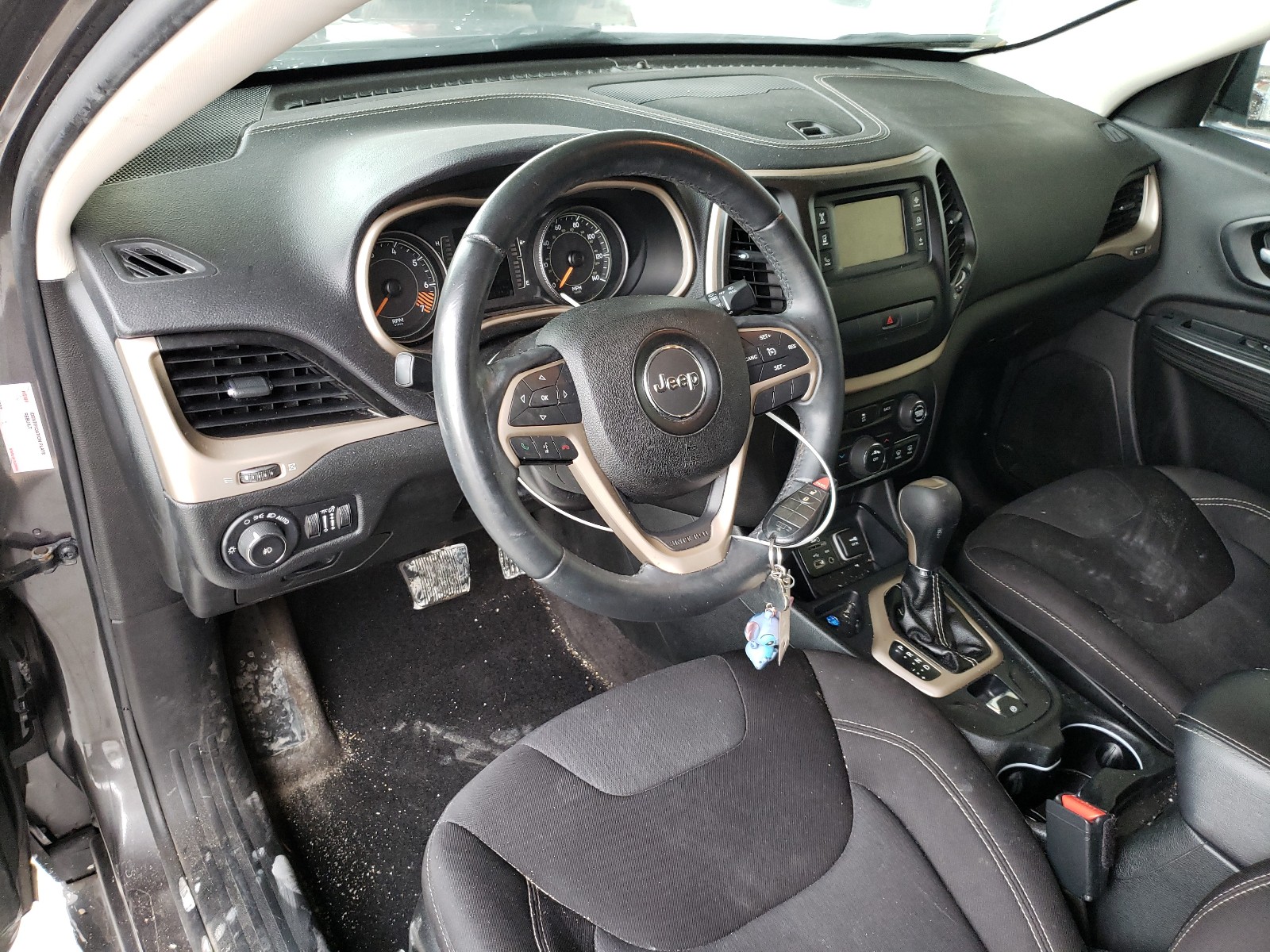 Photo 9 from auction – 2015 JEEP CHEROKEE L with VIN 1C4PJLCB6FW642674