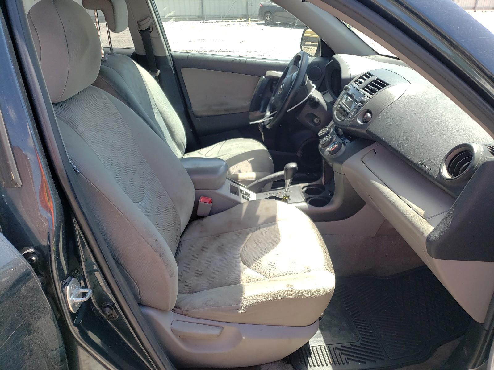 Foto 5 de la subasta – 2011 TOYOTA RAV4 con VIN 2T3ZF4DV9BW095739