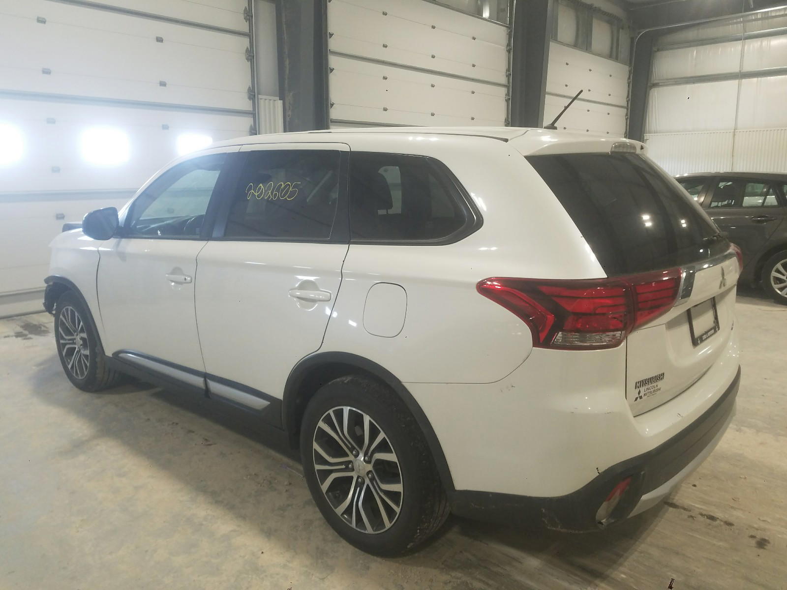 Photo 3 from auction – 2016 MITSUBISHI OUTLANDER with VIN JA4AD2A34GZ040532