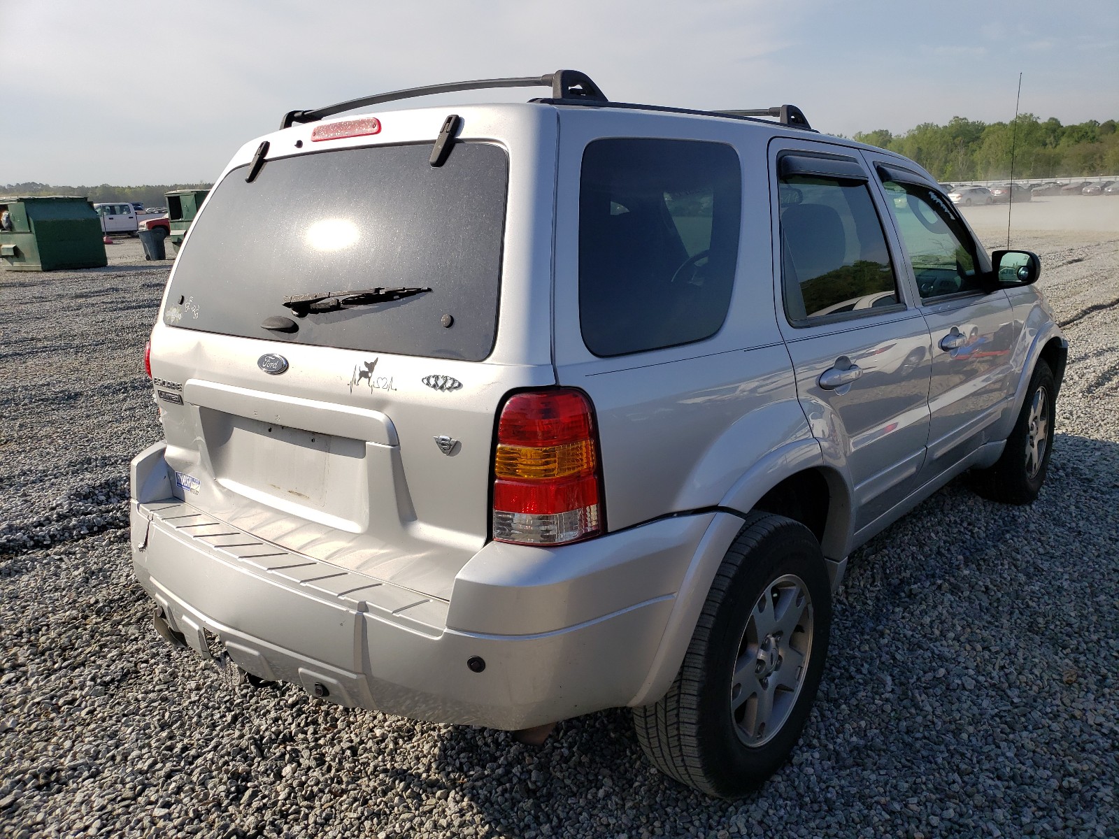 Photo 4 from auction – 2005 FORD ESCAPE with VIN 1FMYU94165KB51253
