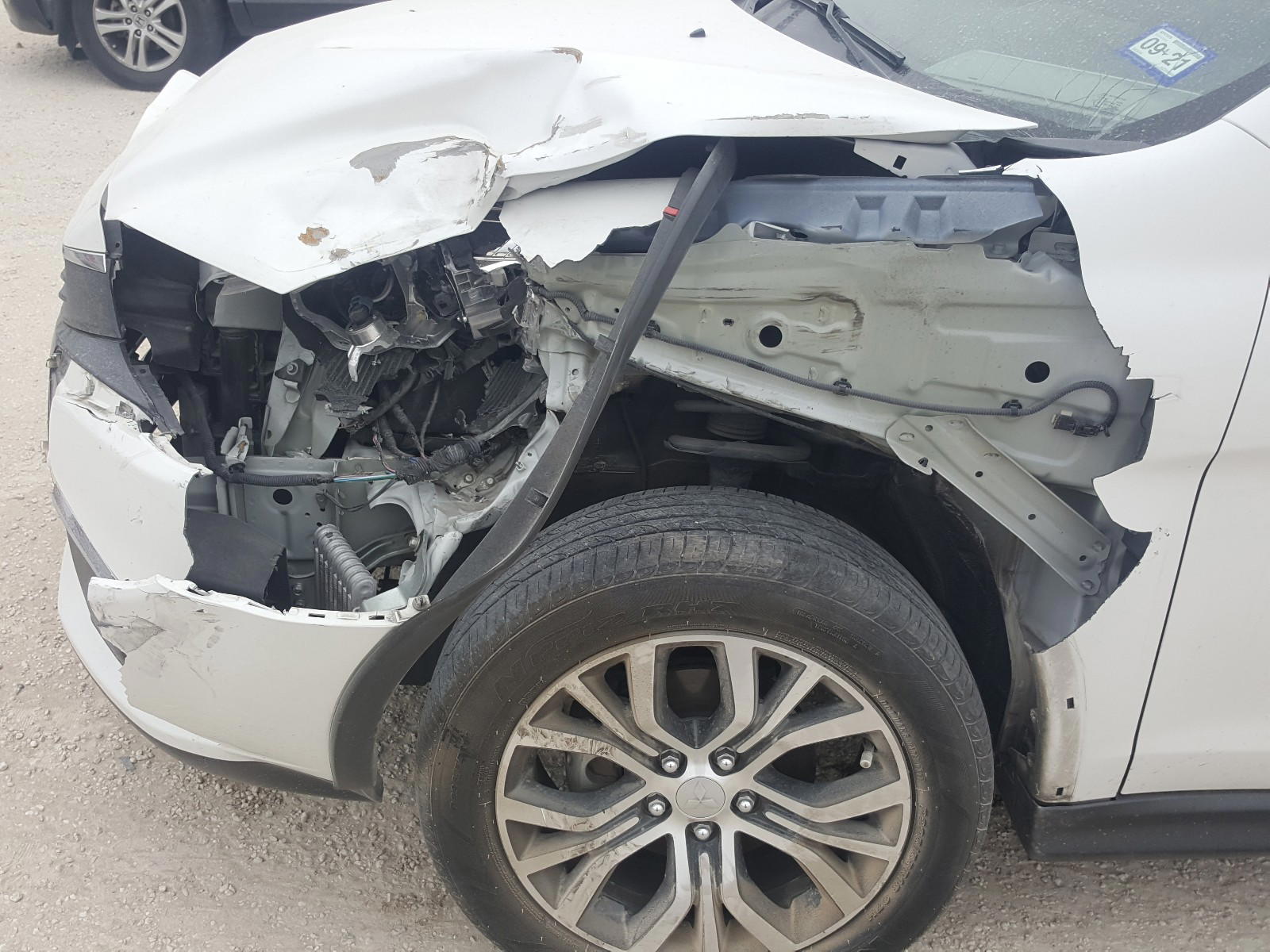 Photo 9 from auction – 2017 MITSUBISHI OUTLANDER with VIN JA4AP3AU2HZ056669