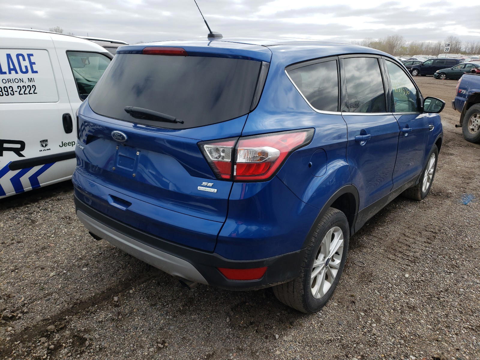 Photo 4 from auction – 2017 FORD ESCAPE with VIN 1FMCU0GD7HUD83686