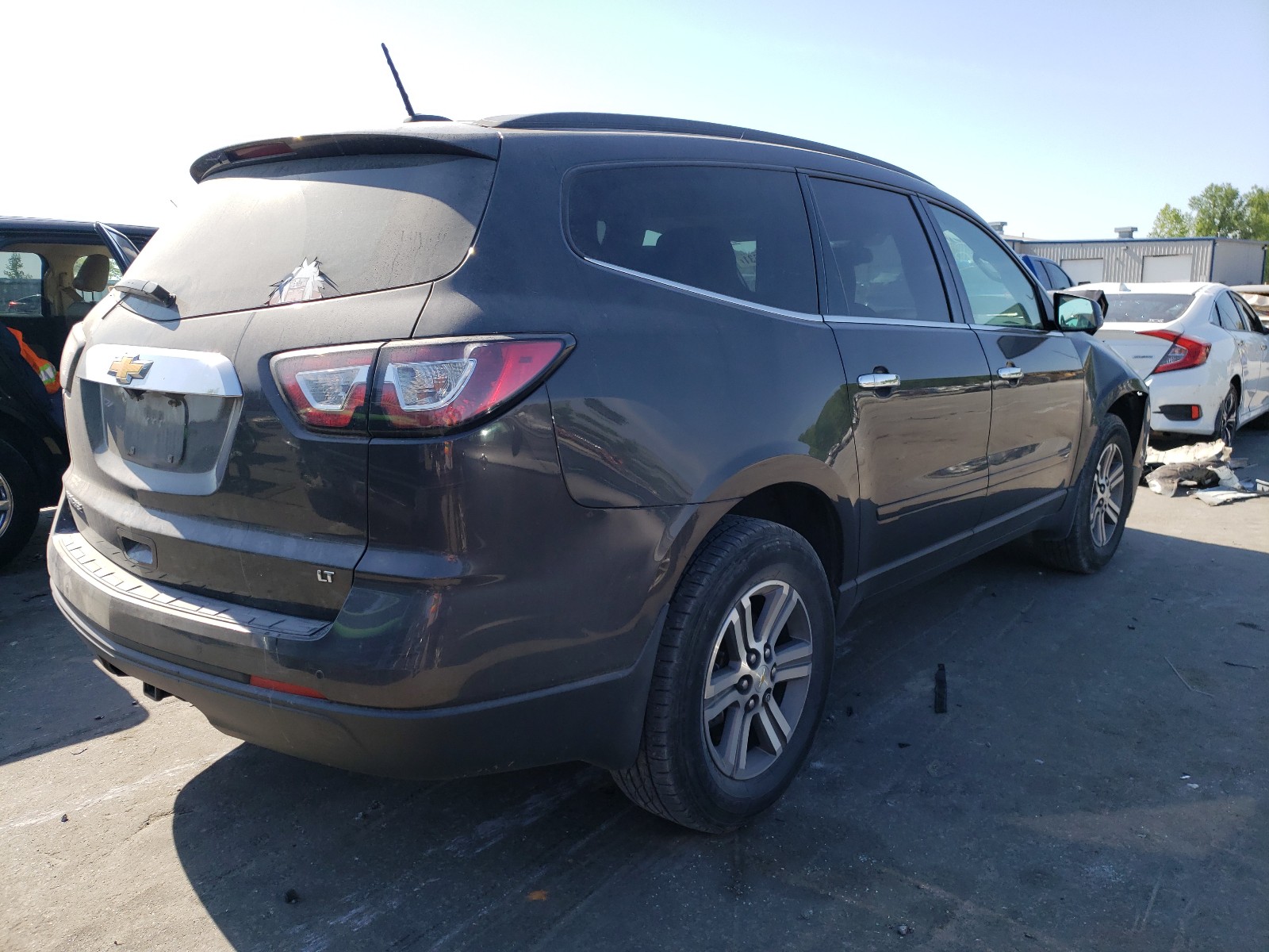 Photo 4 from auction – 2017 CHEVROLET TRAVERSE L with VIN 1GNKRGKD3HJ117687