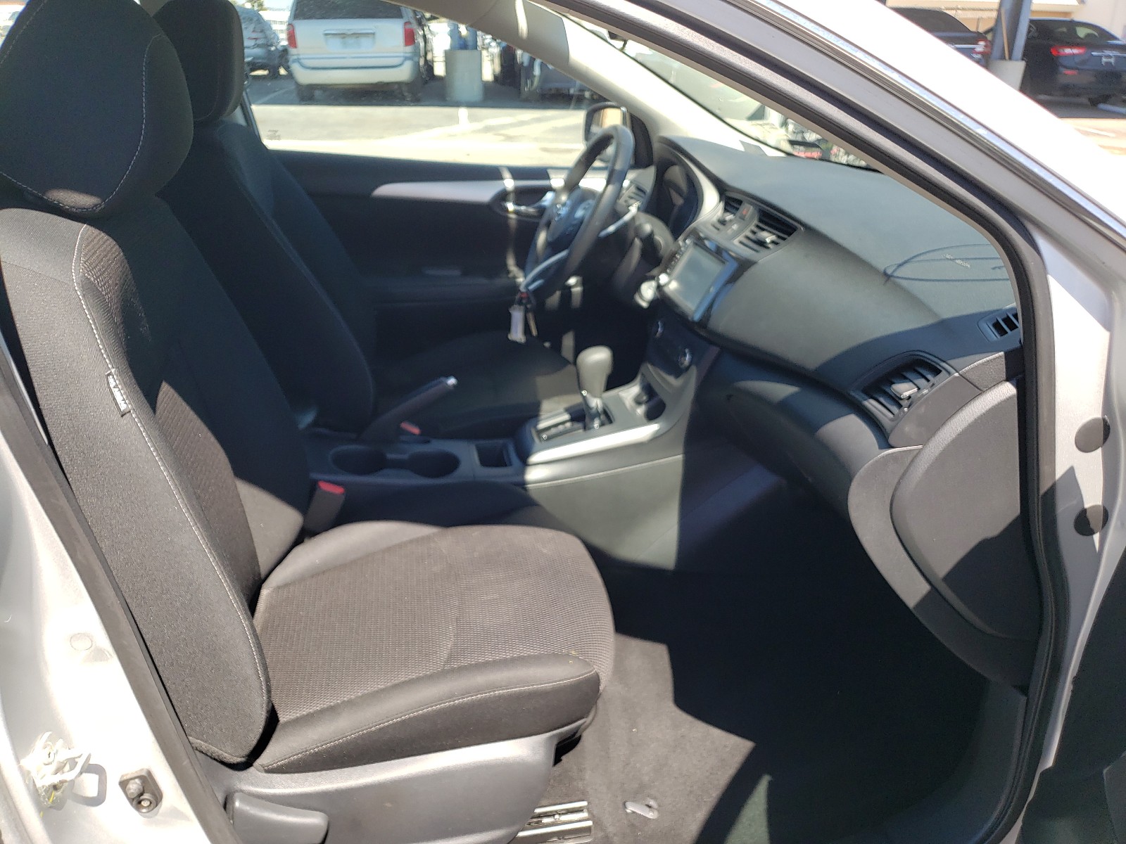 Photo 5 from auction – 2019 NISSAN SENTRA S with VIN 3N1AB7AP2KY243887