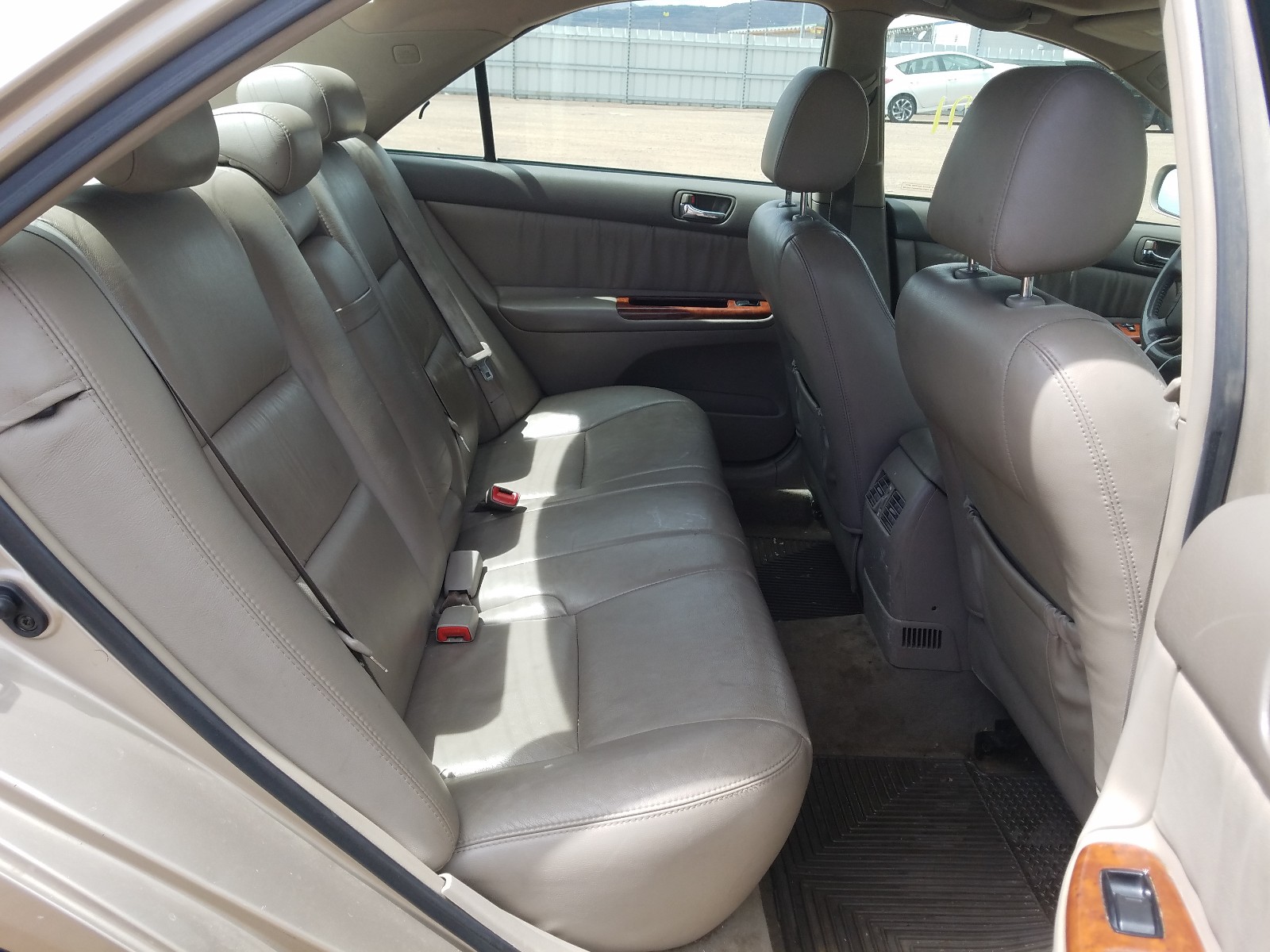 Photo 6 from auction – 2005 TOYOTA CAMRY LE with VIN 4T1BF30K75U591112