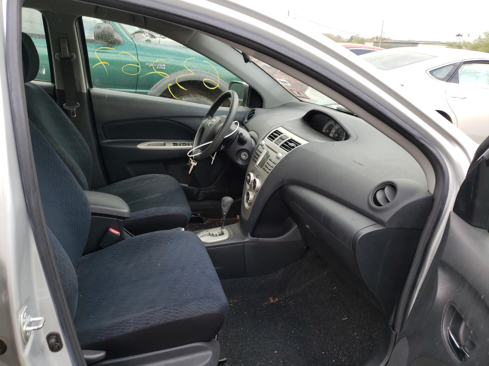 Photo 5 from auction – 2007 TOYOTA YARIS with VIN JTDBT923371044817