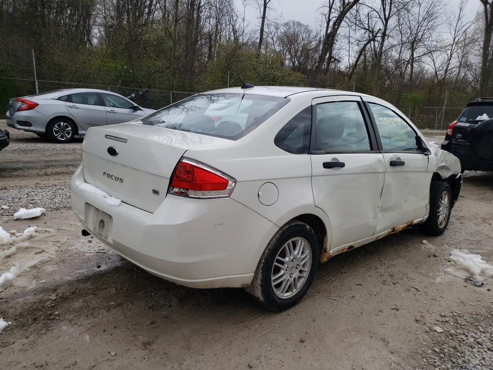 Photo 4 from auction – 2011 FORD FOCUS SE with VIN 1FAHP3FN5BW122216