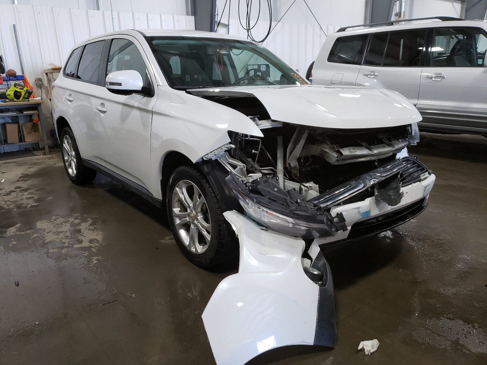 Photo 1 from auction – 2014 MITSUBISHI OUTLANDER with VIN JA4AZ3A3XEZ013694