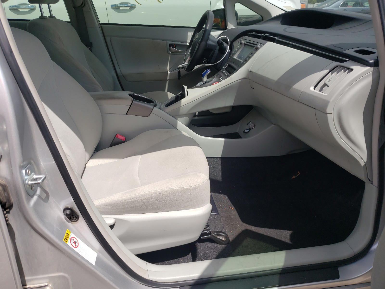 Photo 5 from auction – 2012 TOYOTA PRIUS with VIN JTDKN3DU9C5464453