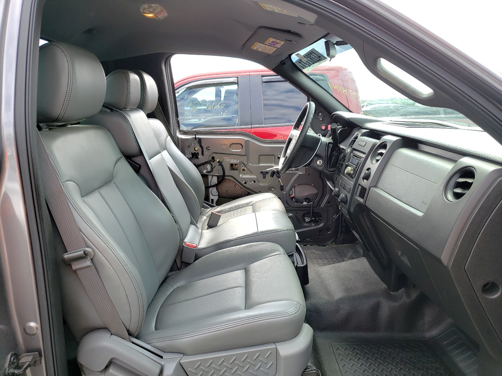 Photo 5 from auction – 2013 FORD F150 with VIN 1FTMF1CF7DKG39556