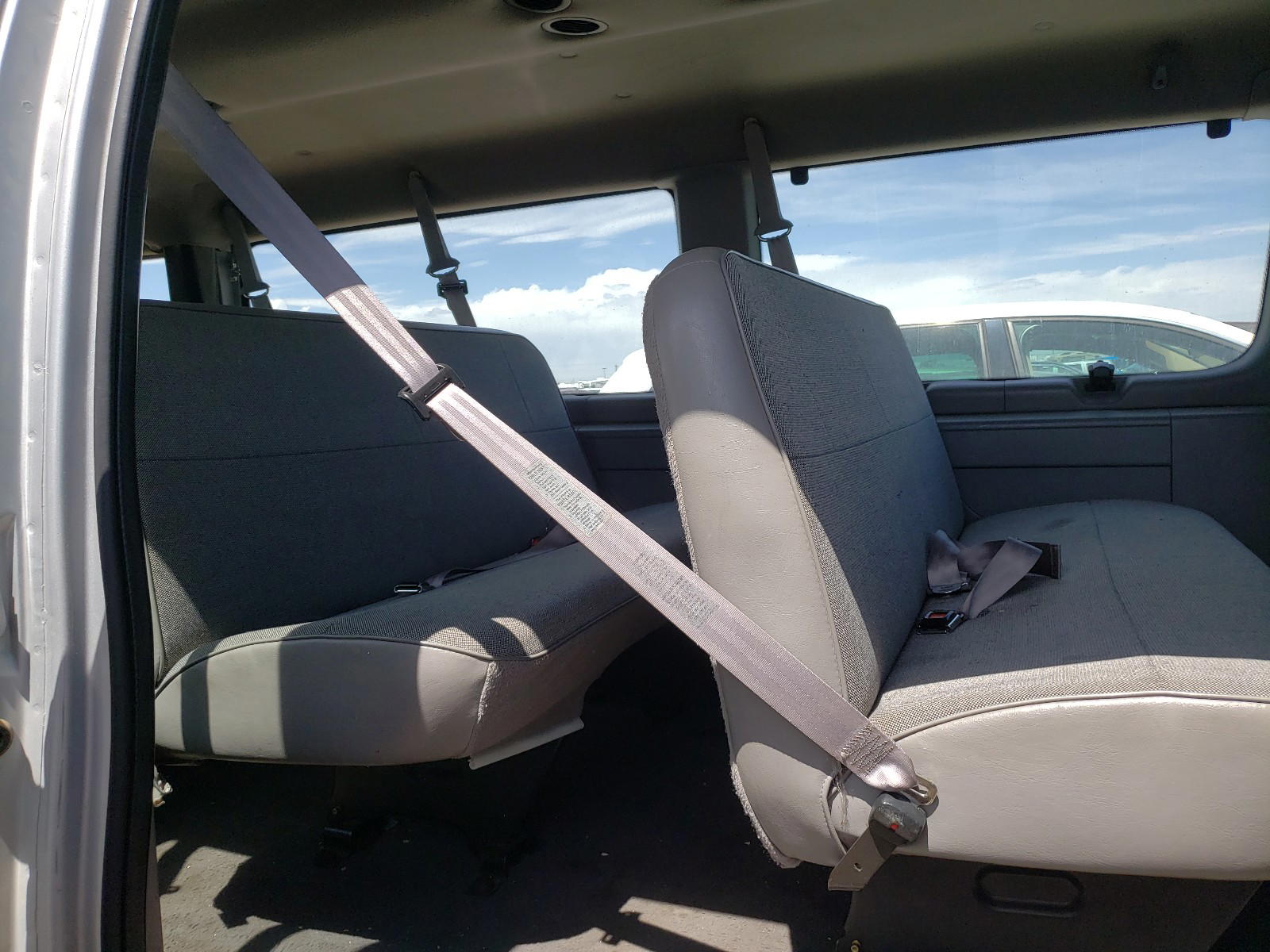 Photo 6 from auction – 1998 FORD ECONOLINE with VIN 1FBSS31L0WHB55921