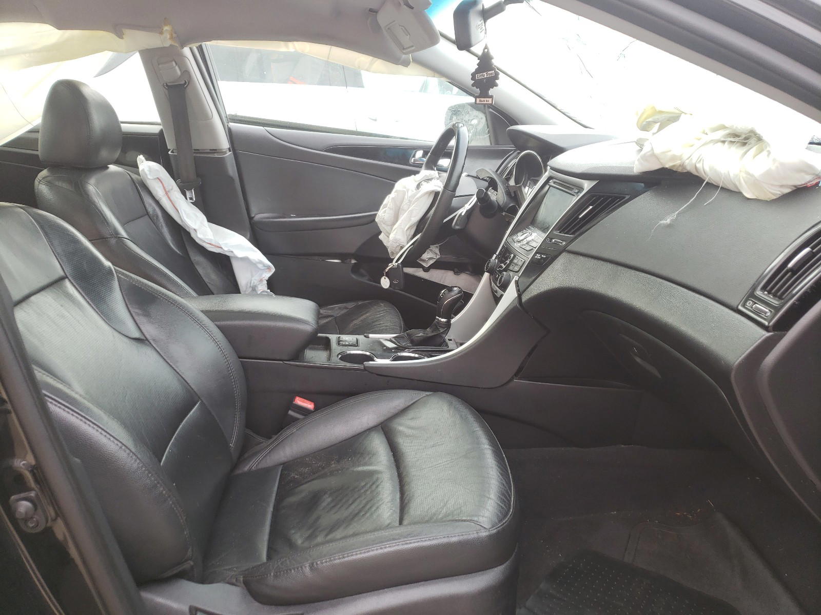 Photo 5 from auction – 2012 HYUNDAI SONATA SE with VIN 5NPEC4AB4CH374901