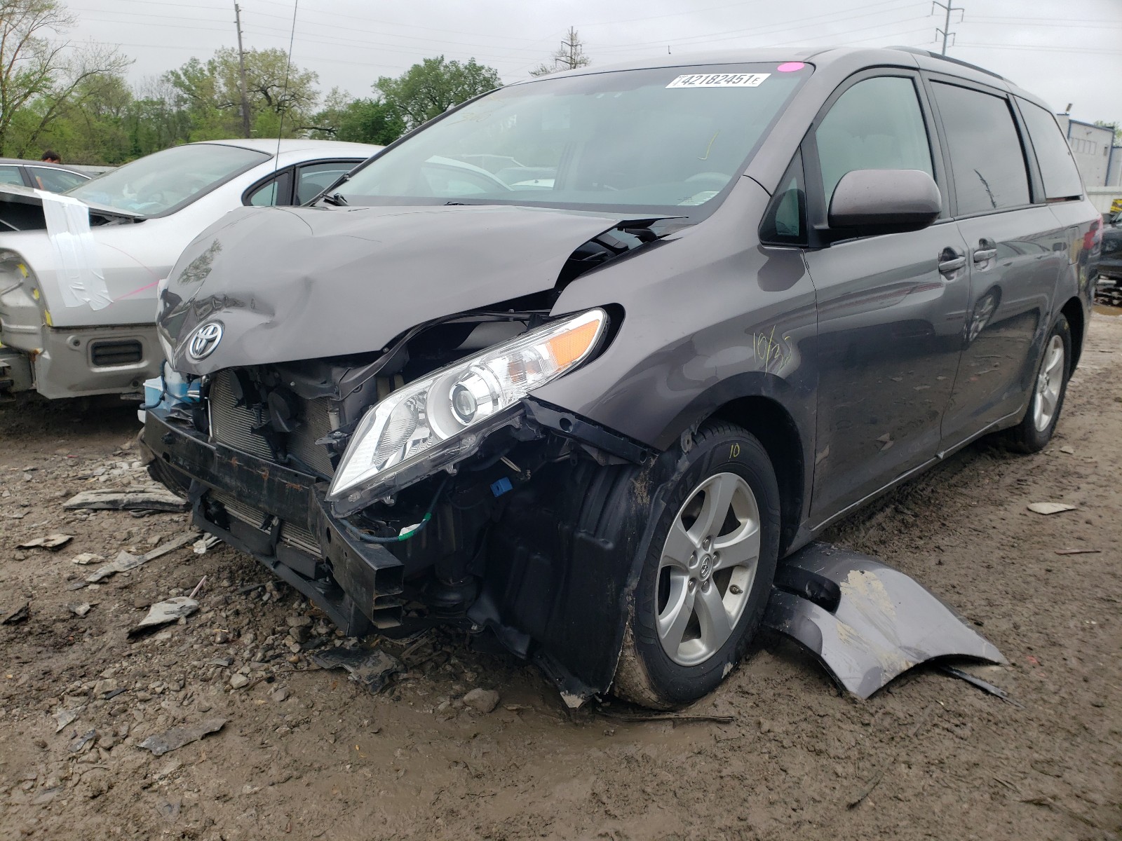 Photo 2 from auction – 2014 TOYOTA SIENNA LE with VIN 5TDKK3DCXES520431