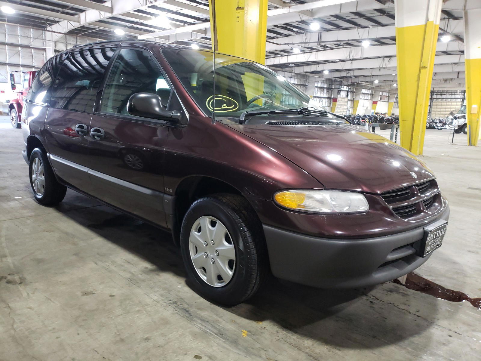 DODGE CARAVAN SE 1996 with VIN 2B4GP4531TR611506 - Photo from auction