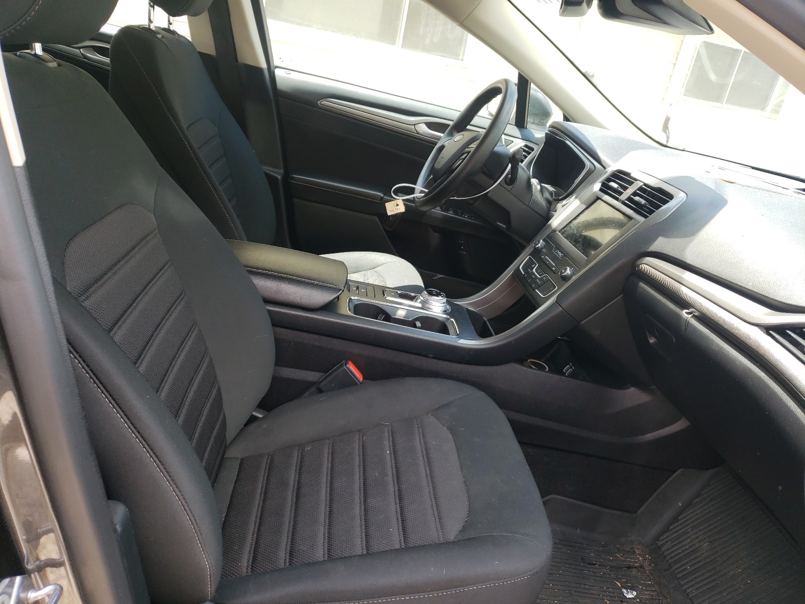 Photo 5 from auction – 2020 FORD FUSION SE with VIN 3FA6P0LU0LR163374