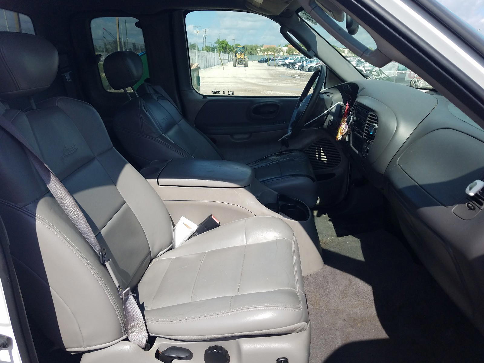 Photo 16 from auction – 2003 FORD F150 with VIN 1FTRX08L53KD30789
