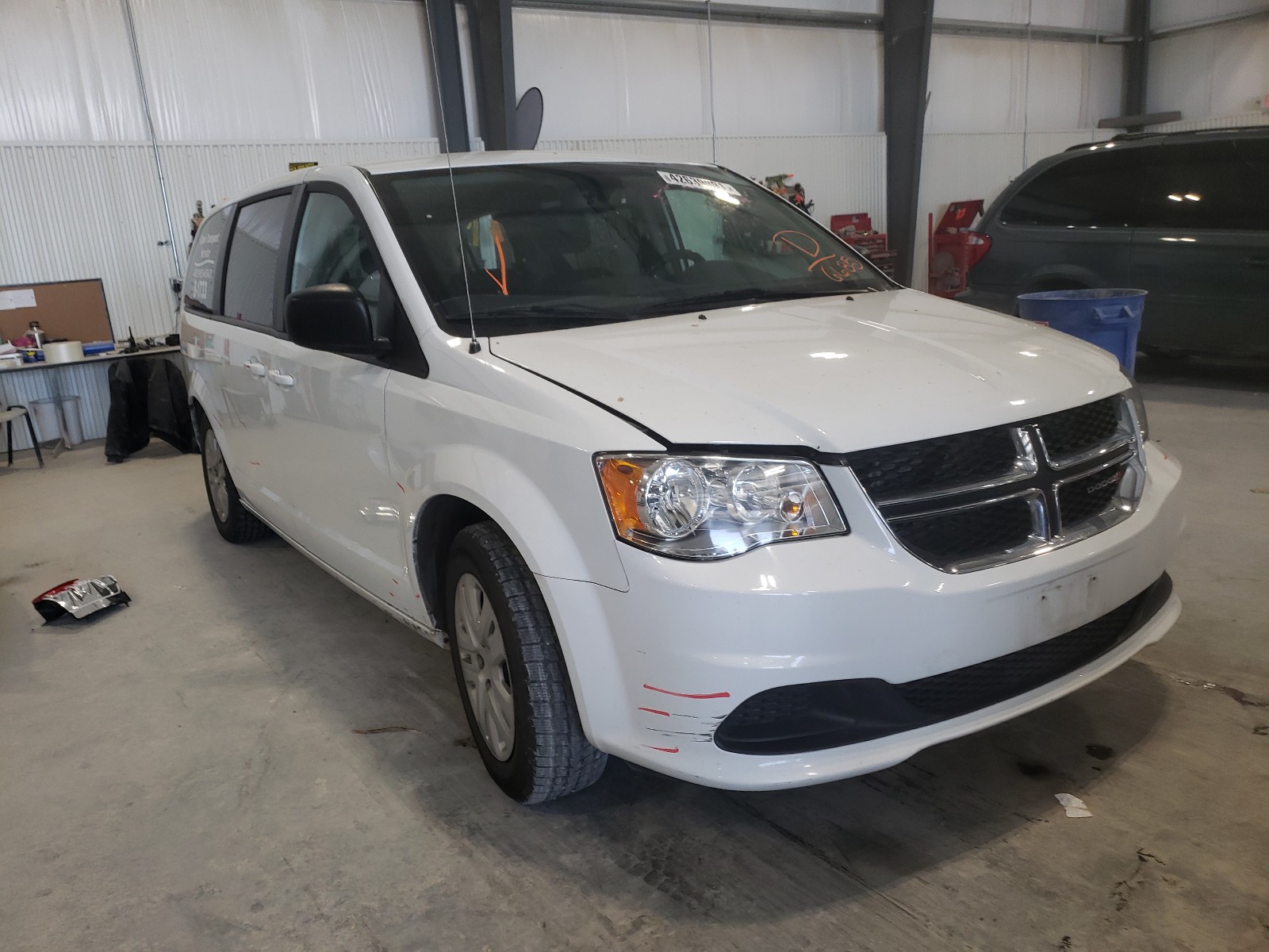DODGE GRAND CARA 2018 with VIN 2C4RDGBG6JR176685 - Photo from auction