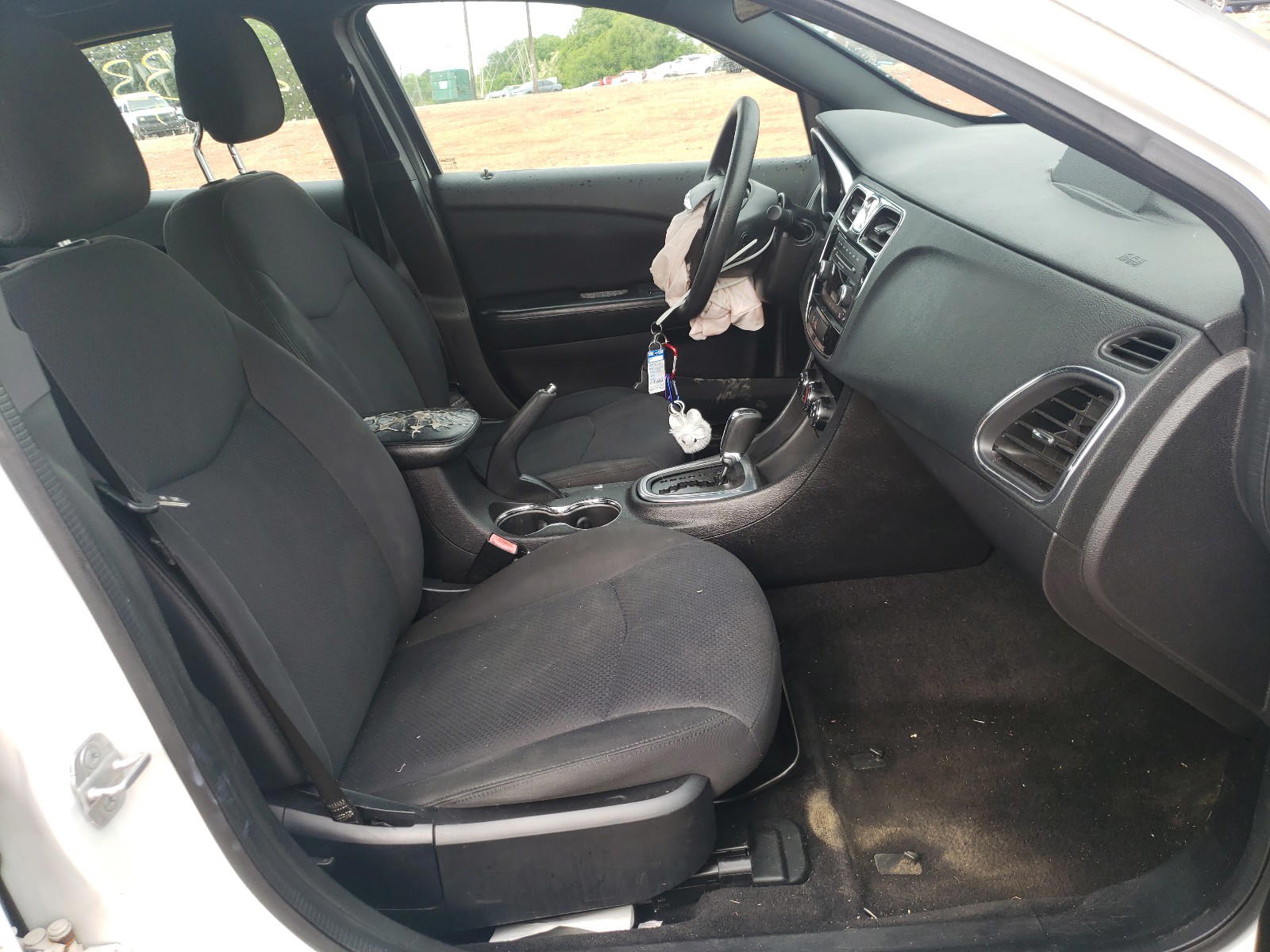 Photo 5 from auction – 2014 CHRYSLER 200 LX with VIN 1C3CCBAB5EN142682