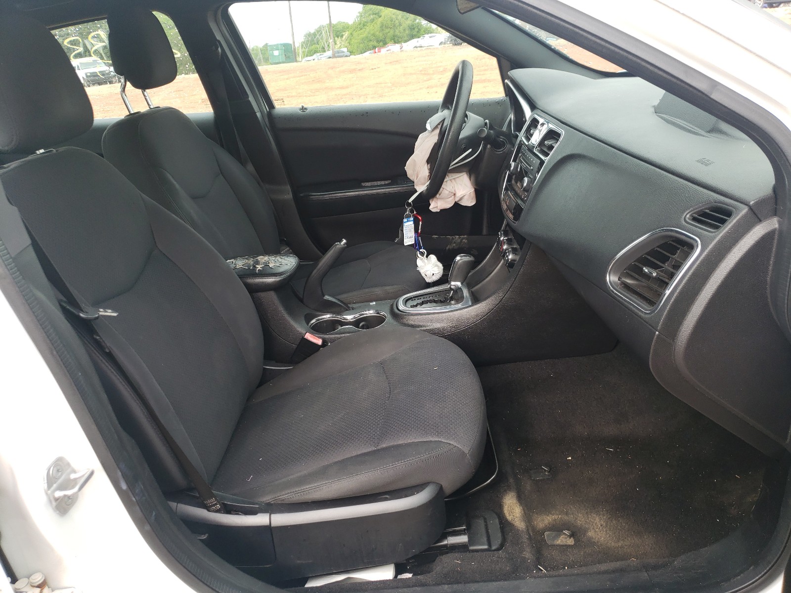 صورة رقم 5 من المزاد - 2014 CHRYSLER 200 LX مع VIN 1C3CCBAB5EN142682