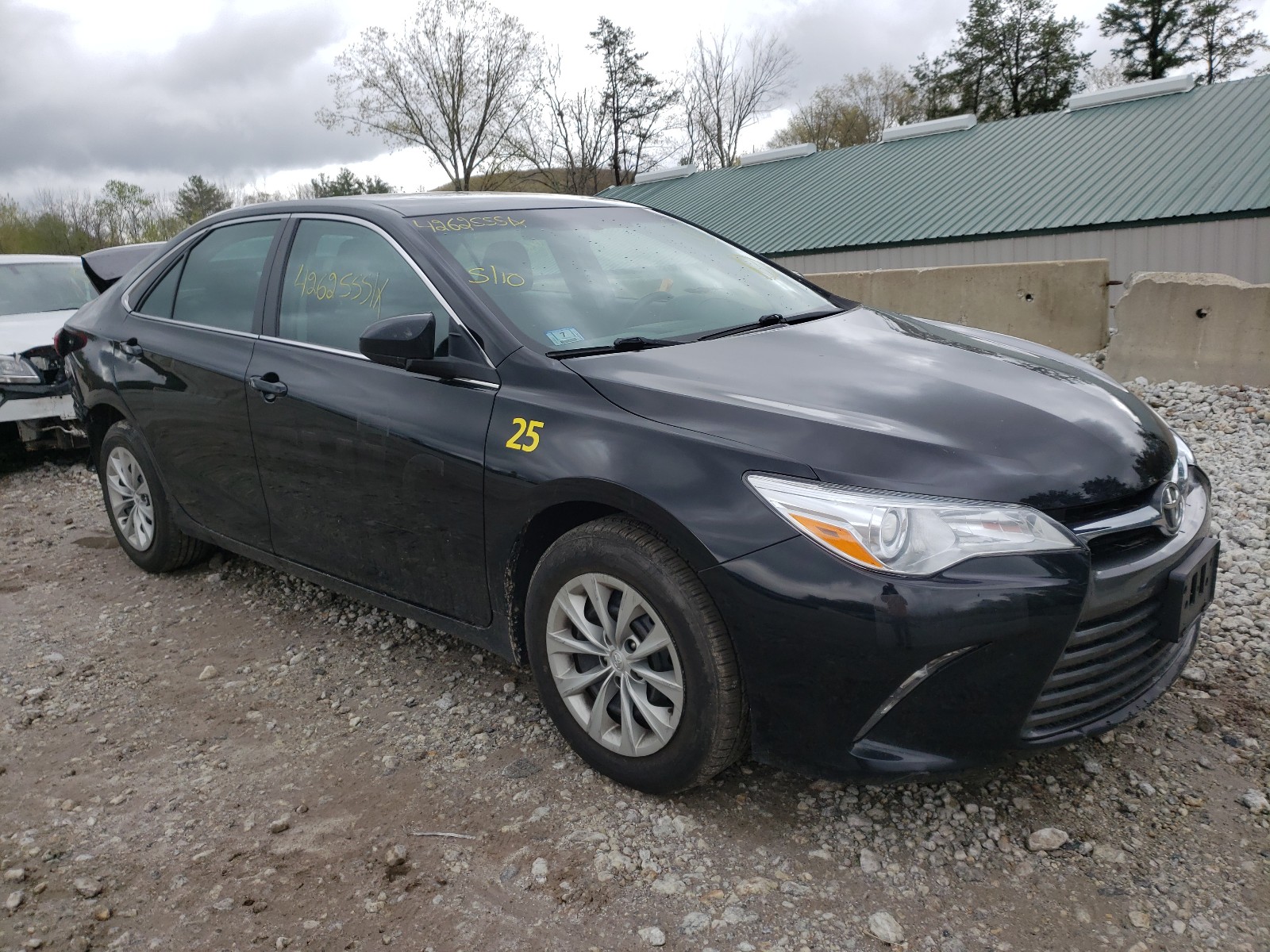 TOYOTA CAMRY LE 2017 with VIN 4T1BF1FK3HU419384 - Photo from auction