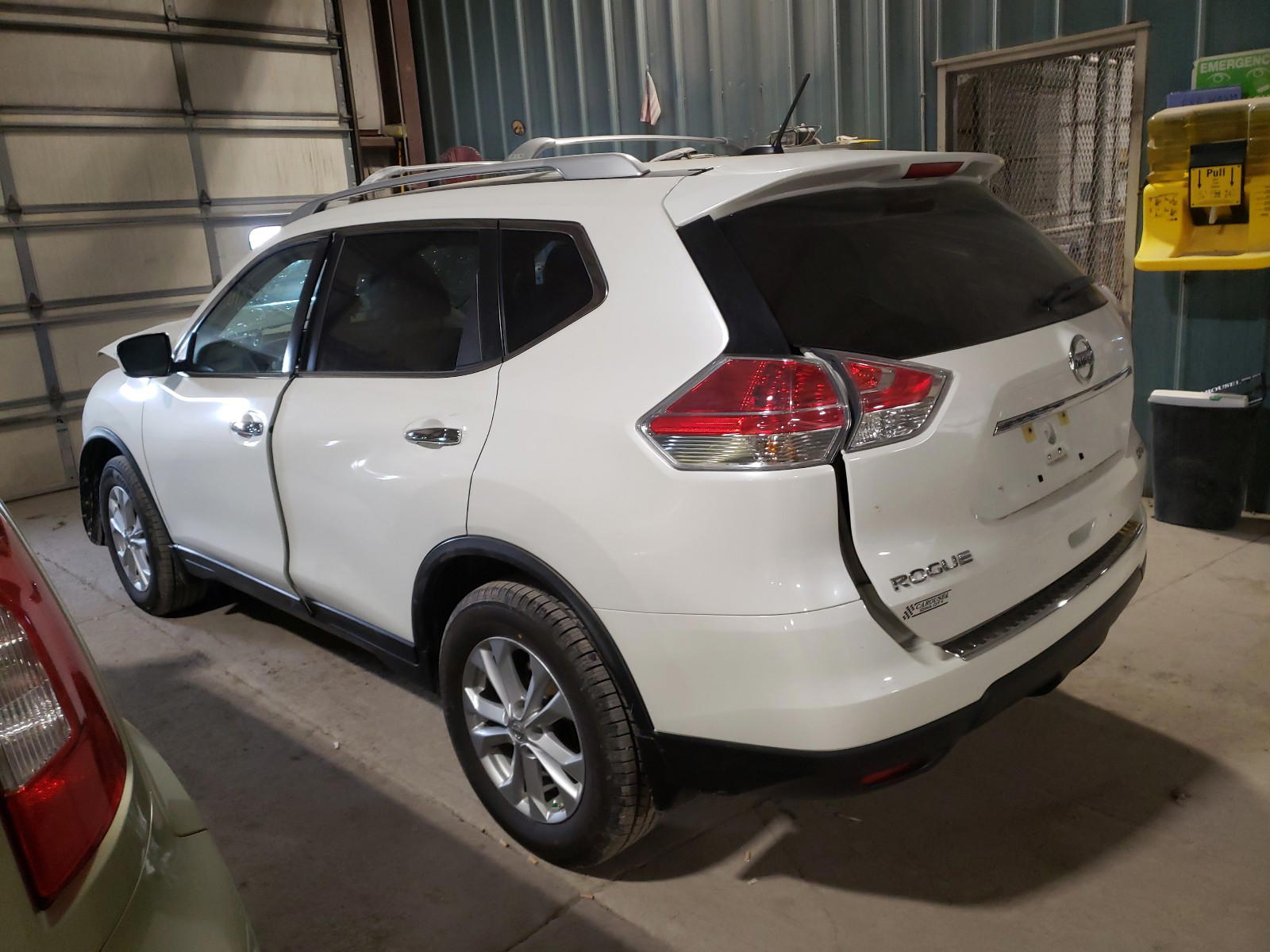 Photo 3 from auction – 2016 NISSAN ROGUE S with VIN KNMAT2MV8GP656560
