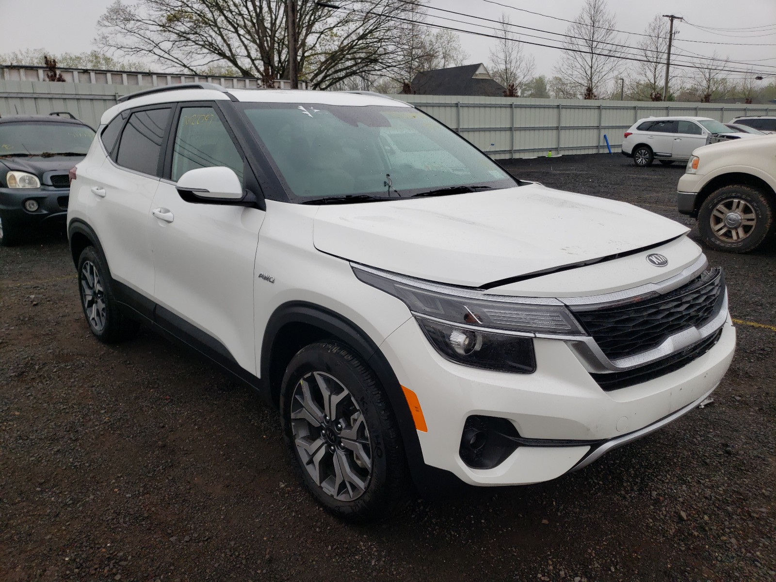 KIA SELTOS EX 2021 with VIN KNDERCAAXM7196417 - Photo from auction