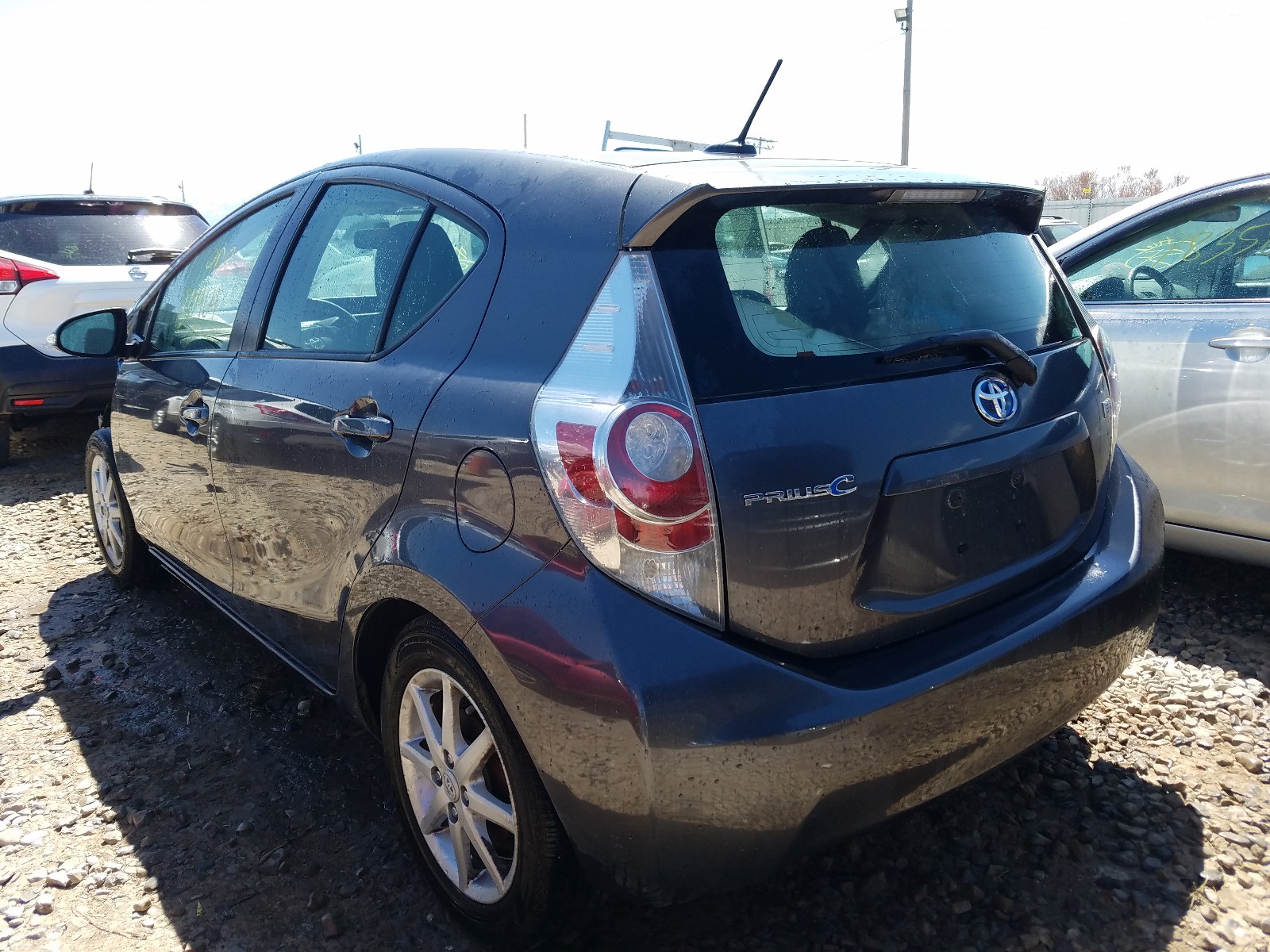 Photo 3 from auction – 2013 TOYOTA PRIUS C with VIN JTDKDTB38D1044964
