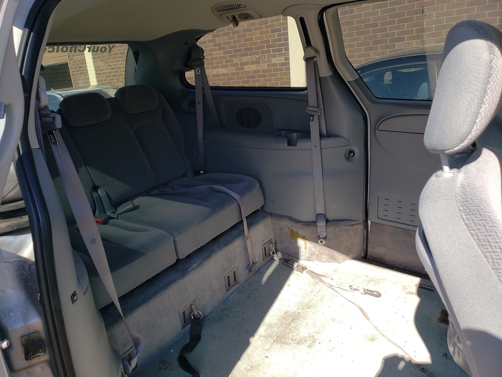 Photo 6 from auction – 2005 CHRYSLER TOWN & COU with VIN 2C4GP54L25R249666
