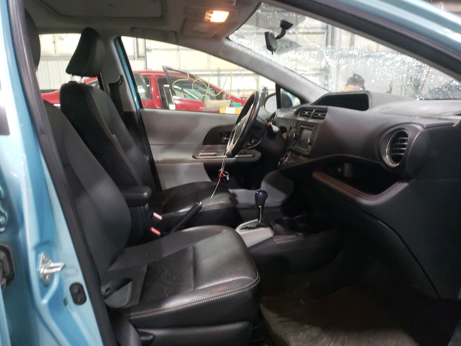 Photo 5 from auction – 2013 TOYOTA PRIUS C with VIN JTDKDTB33D1047920