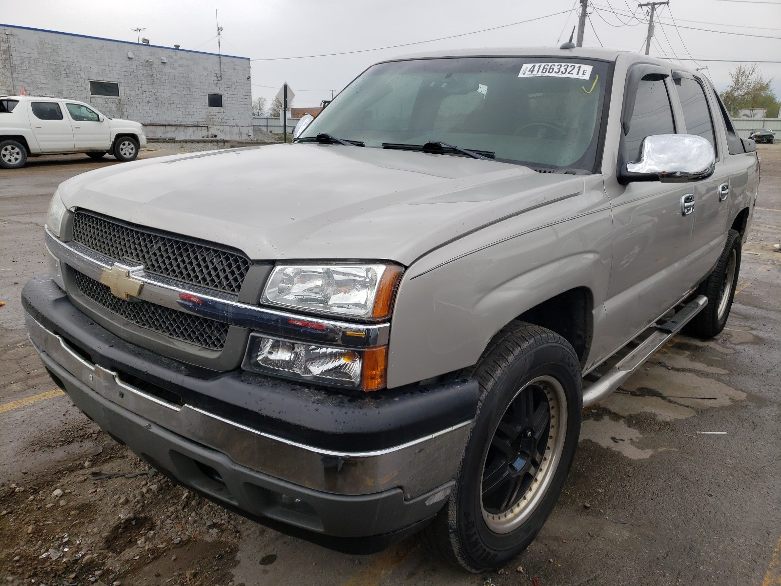 Photo 2 from auction – 2005 CHEVROLET AVALANCHE with VIN 3GNEC12Z65G268060