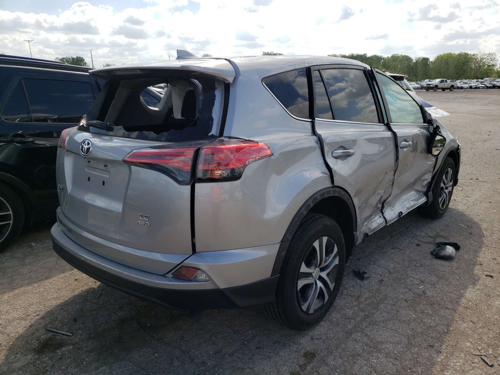 Photo 4 from auction – 2017 TOYOTA RAV4 LE with VIN 2T3BFREVXHW670923