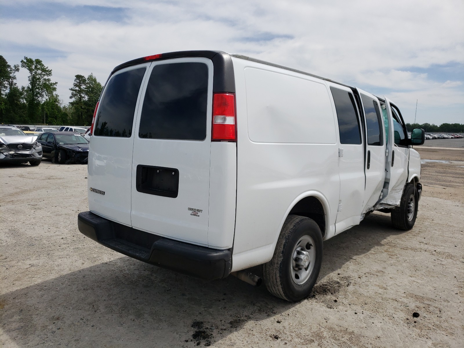 Photo 4 from auction – 2017 CHEVROLET EXPRESS G2 with VIN 1GCWGAFF9H1179703