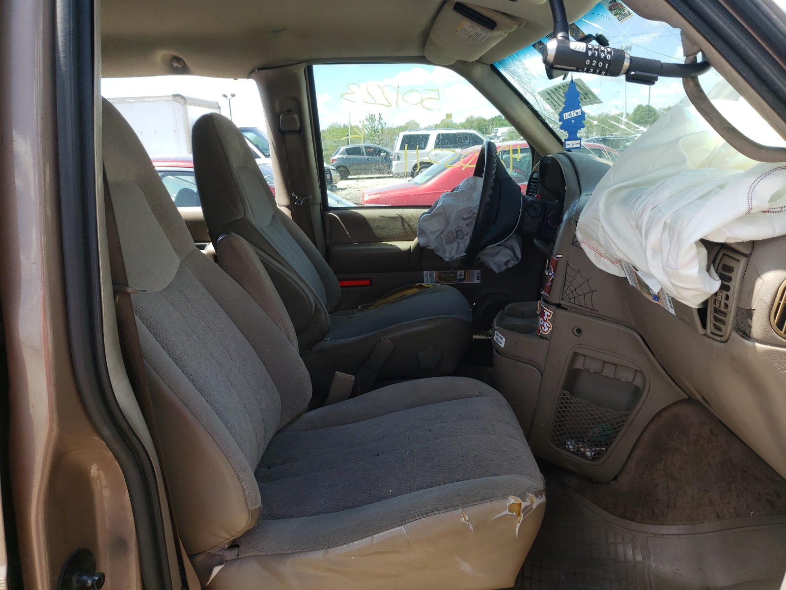 Photo 5 from auction – 2003 GMC SAFARI XT with VIN 1GKDM19X23B501223