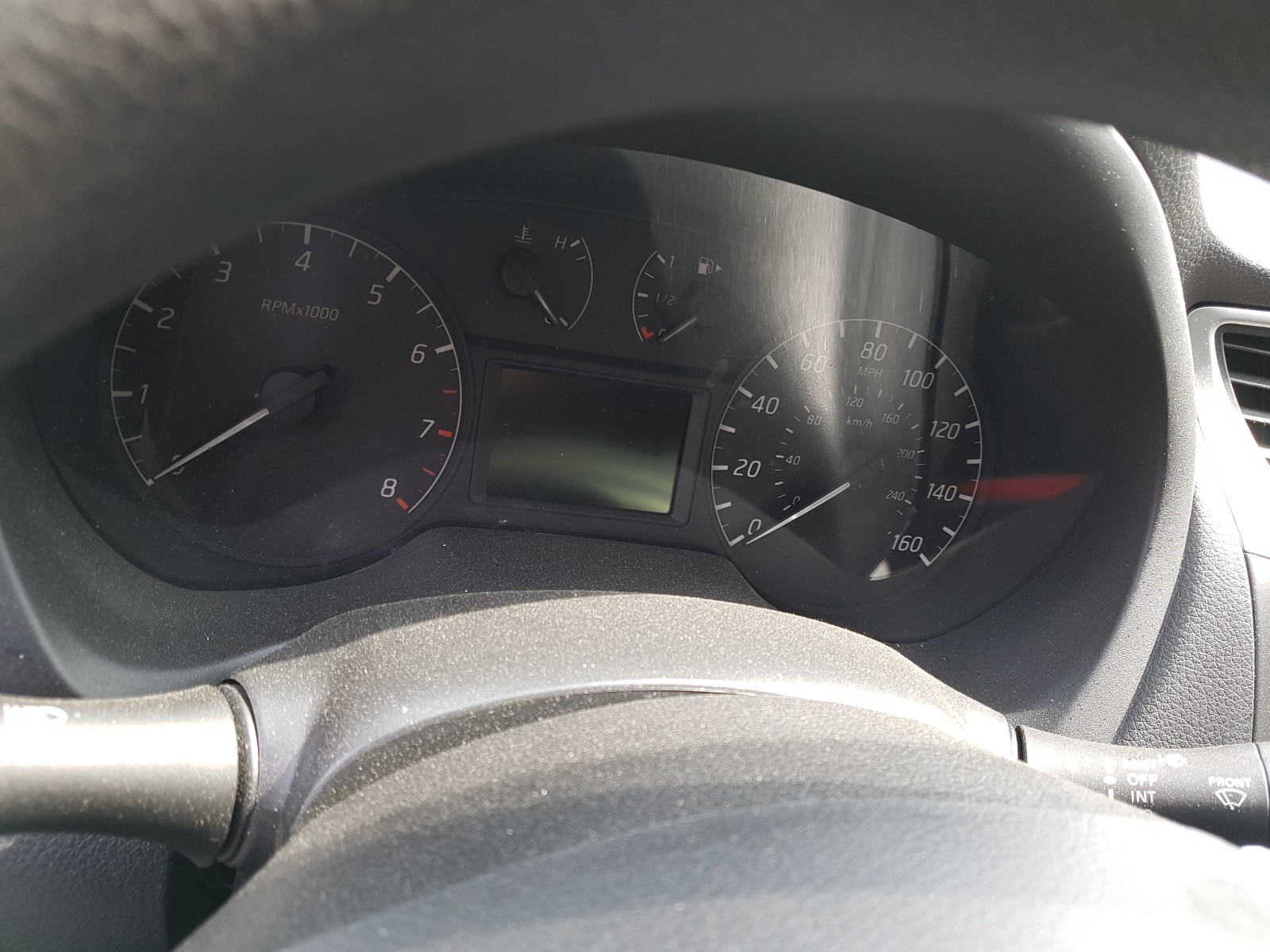 Photo 8 from auction – 2016 NISSAN SENTRA S with VIN 3N1AB7AP2GY330700