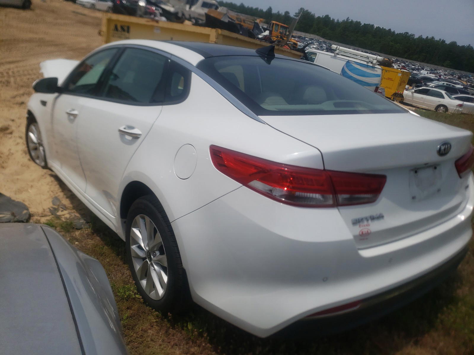 Photo 3 from auction – 2016 KIA OPTIMA EX with VIN 5XXGU4L37GG013000