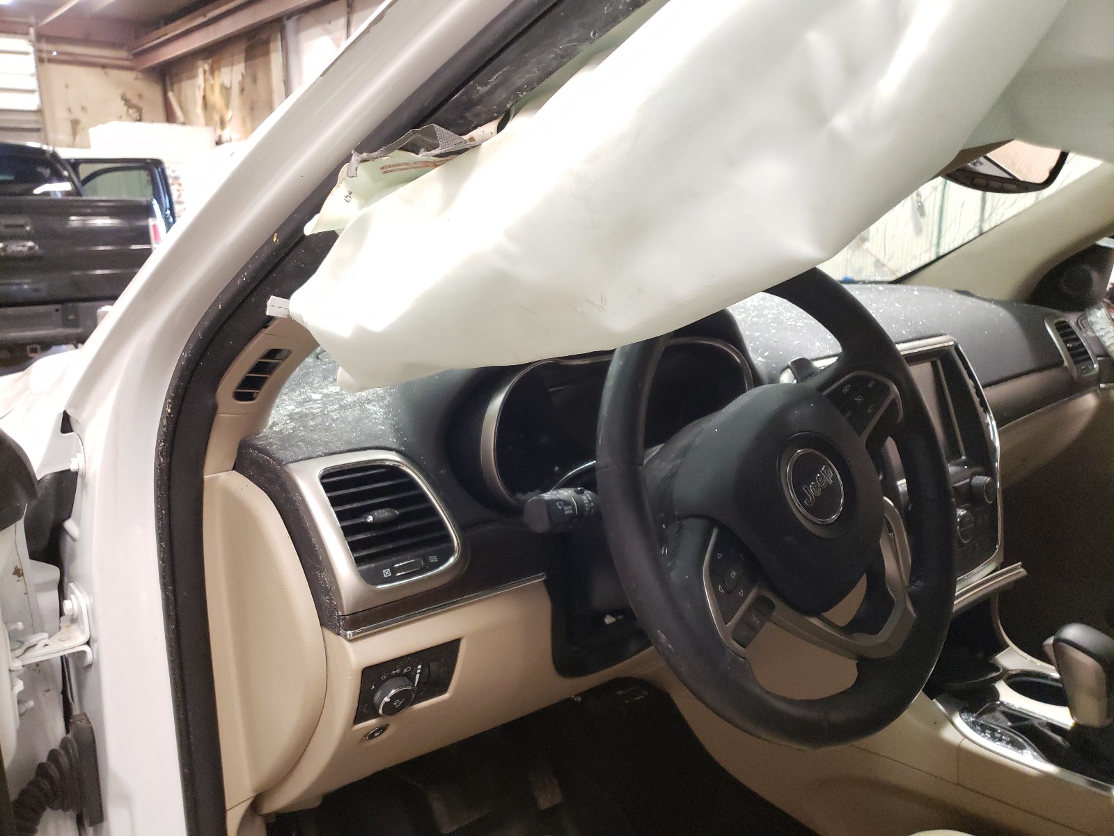 Photo 8 from auction – 2017 JEEP GRAND CHER with VIN 1C4RJFBG2HC769465
