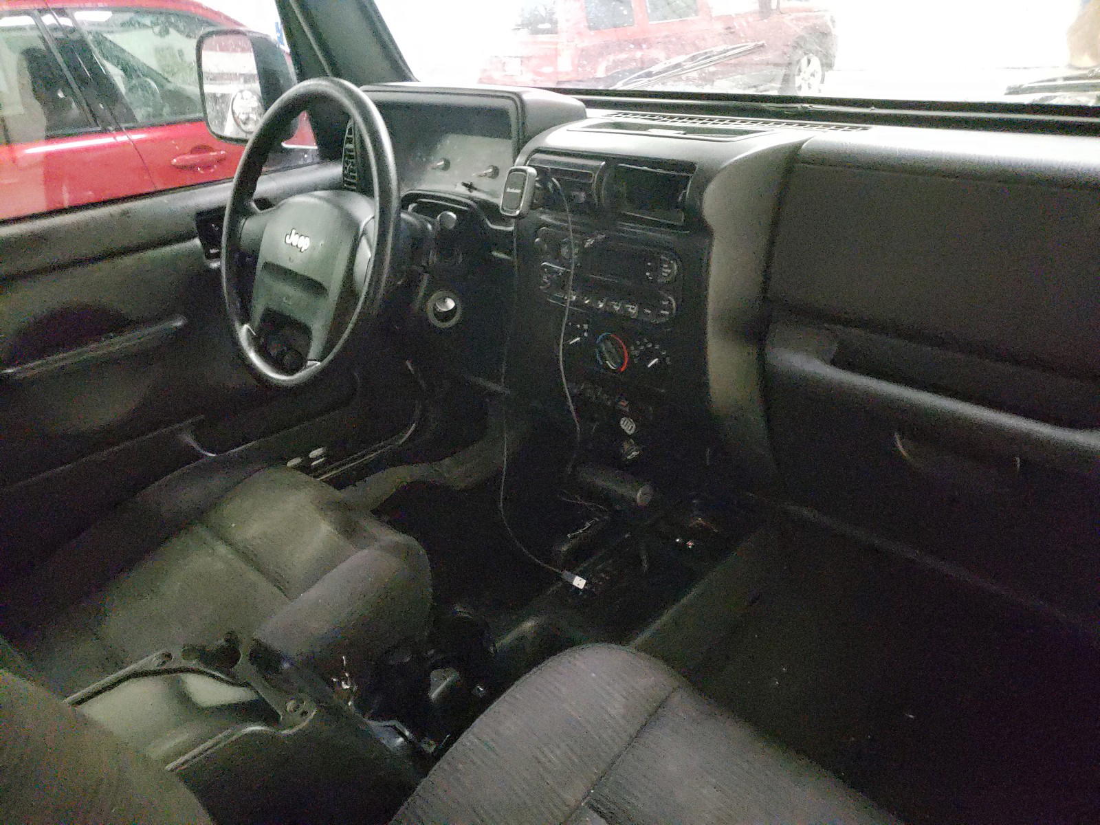 Photo 9 from auction – 2004 JEEP WRANGLER / with VIN 1J4FA69S14P796943