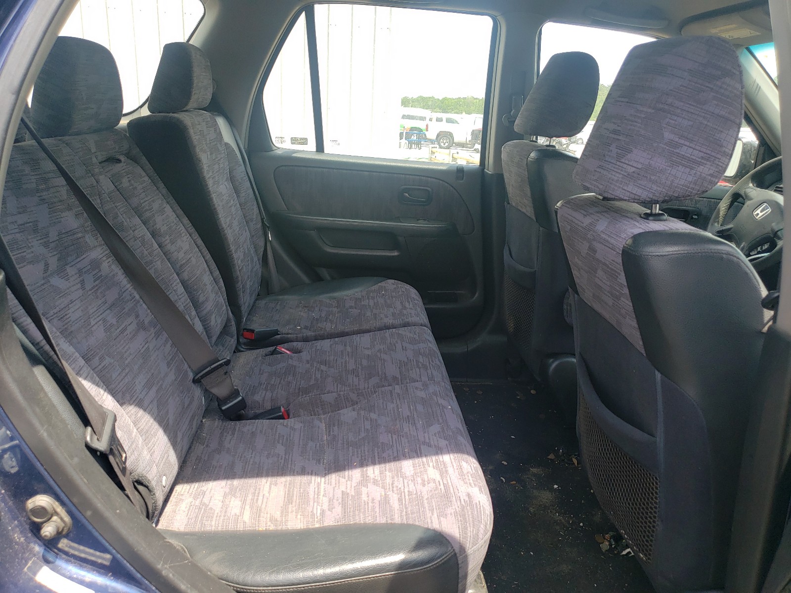 Photo 6 from auction – 2003 HONDA CR-V LX with VIN SHSRD68403U101785