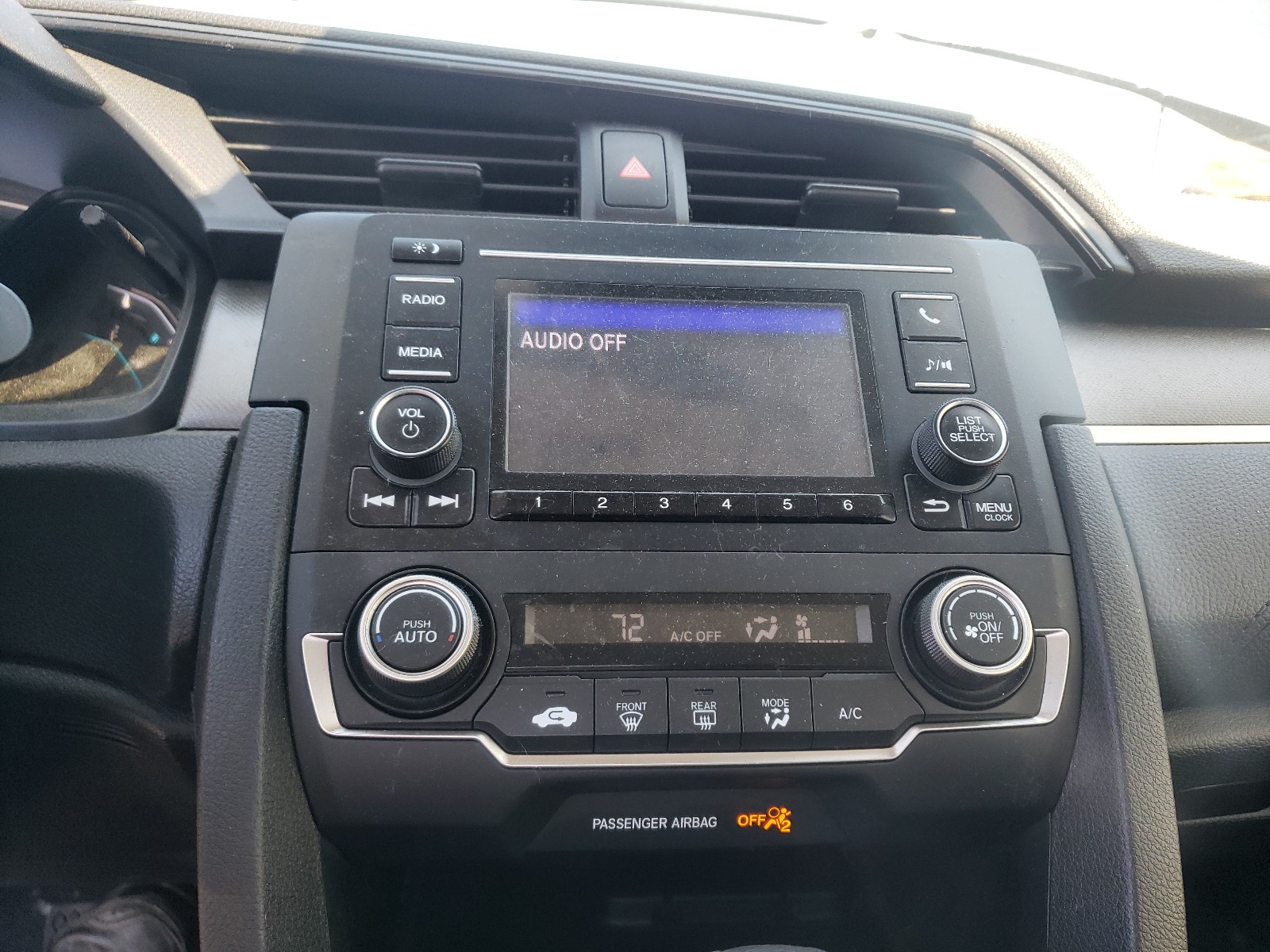 Photo 9 from auction – 2019 HONDA CIVIC LX with VIN 2HGFC2F6XKH588806