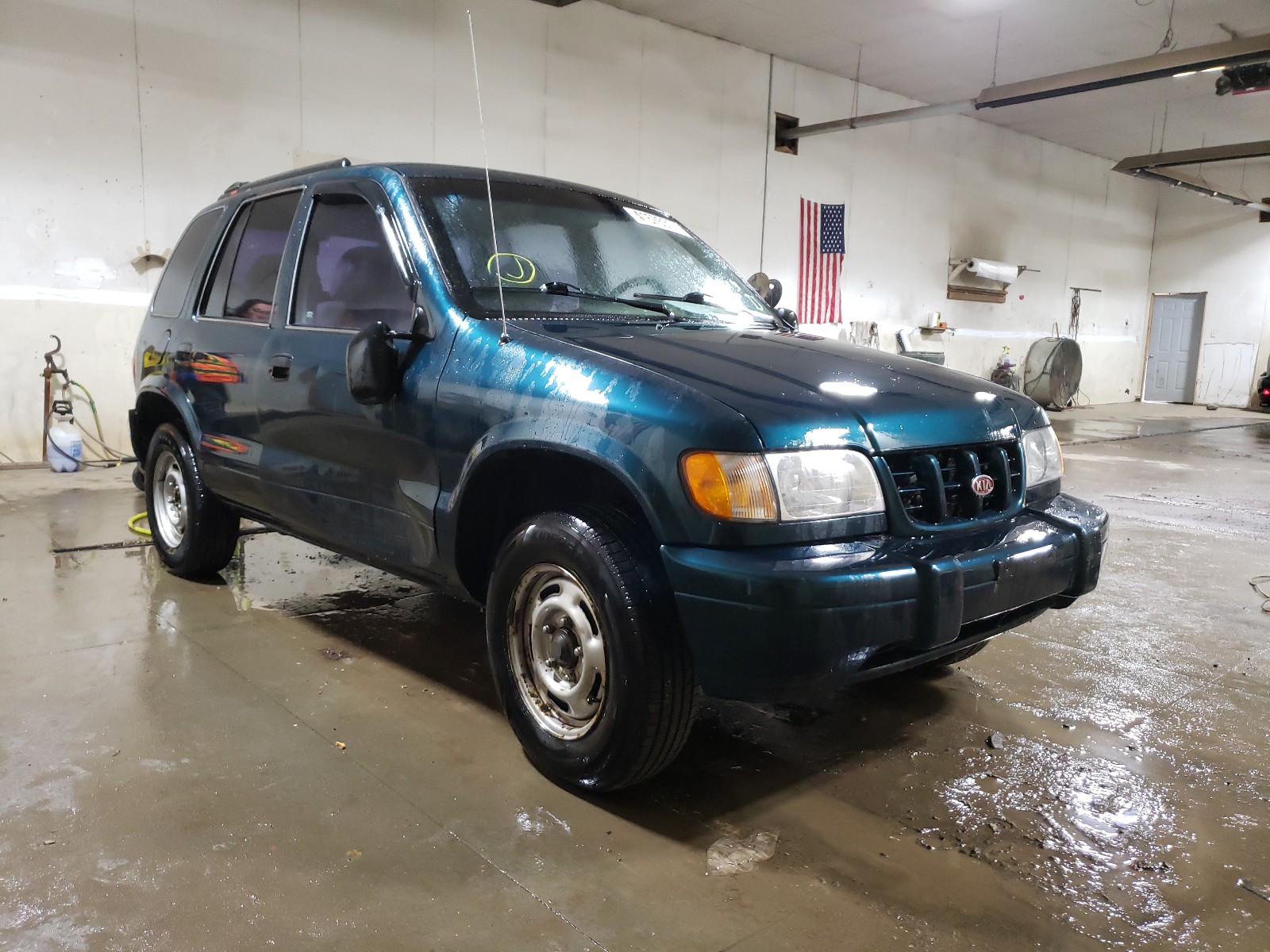 KIA SPORTAGE 2000 with VIN KNDJB723XY5671544 - Photo from auction