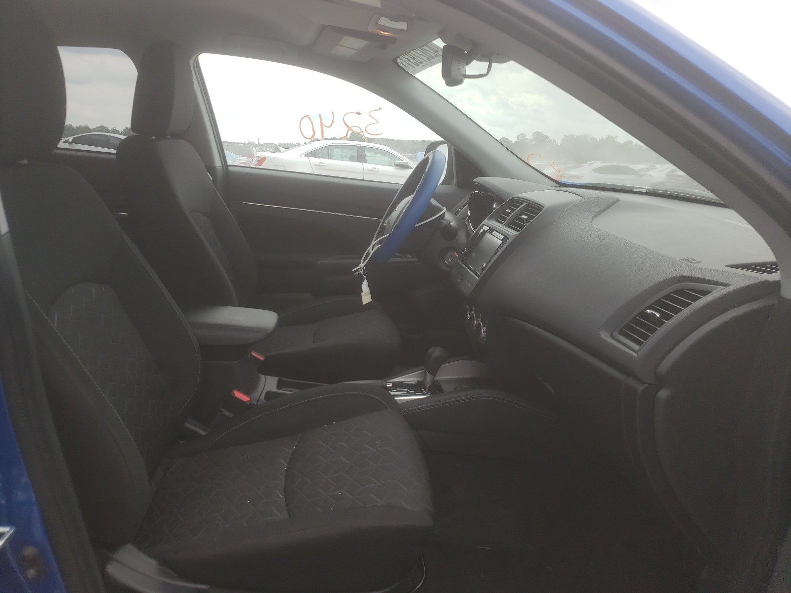 Photo 5 from auction – 2021 MITSUBISHI OUTLANDER with VIN JA4APUAU8MU005173