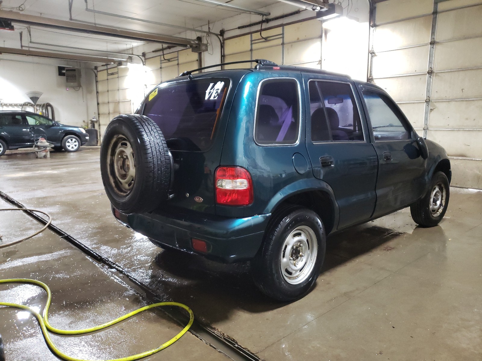 Photo 4 from auction – 2000 KIA SPORTAGE with VIN KNDJB723XY5671544