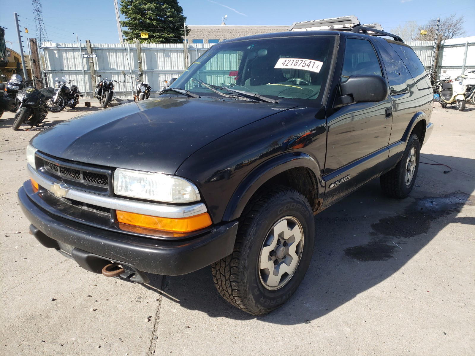 Photo 2 from auction – 2002 CHEVROLET BLAZER with VIN 1GNCT18WX2K130269