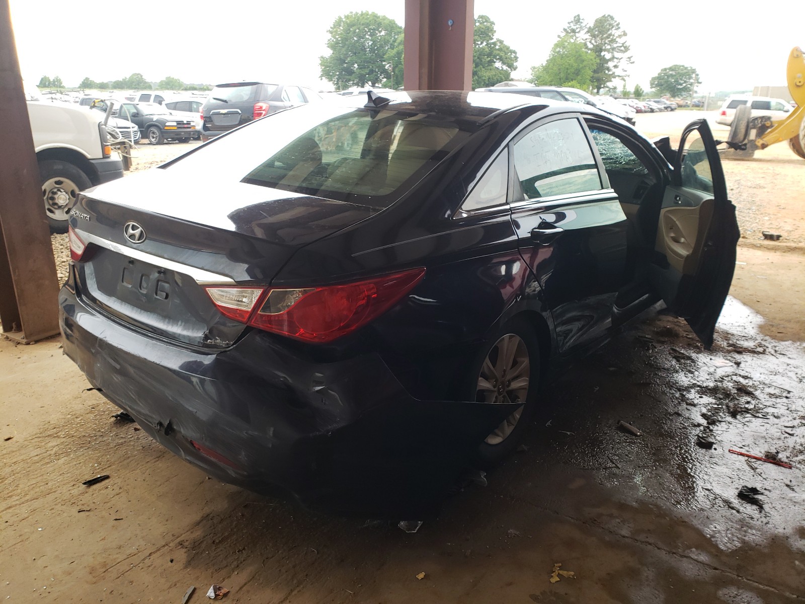 Photo 4 from auction – 2011 HYUNDAI SONATA GLS with VIN 5NPEB4AC3BH185165