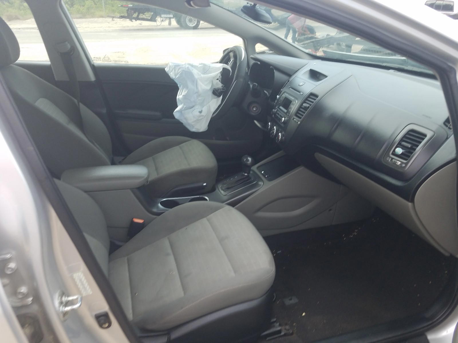 Photo 5 from auction – 2015 KIA FORTE EX with VIN KNAFX4A84F5267779