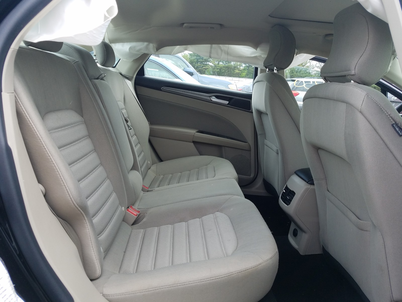 Photo 6 from auction – 2019 FORD FUSION SE with VIN 3FA6P0LU2KR220379