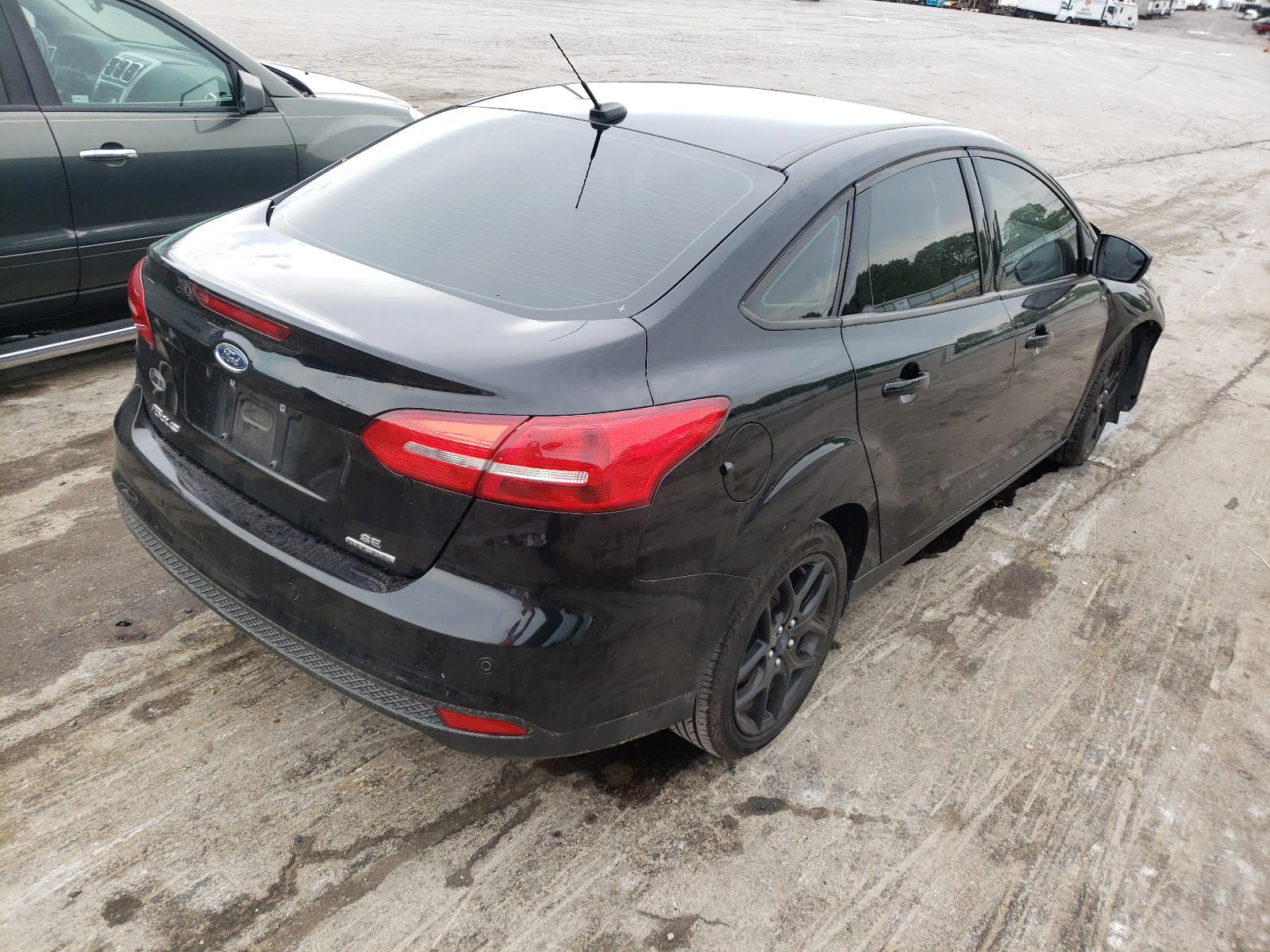 Photo 4 from auction – 2016 FORD FOCUS SE with VIN 1FADP3F20GL394556