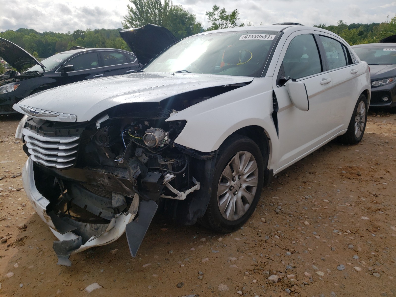 صورة رقم 2 من المزاد - 2014 CHRYSLER 200 LX مع VIN 1C3CCBAB5EN142682