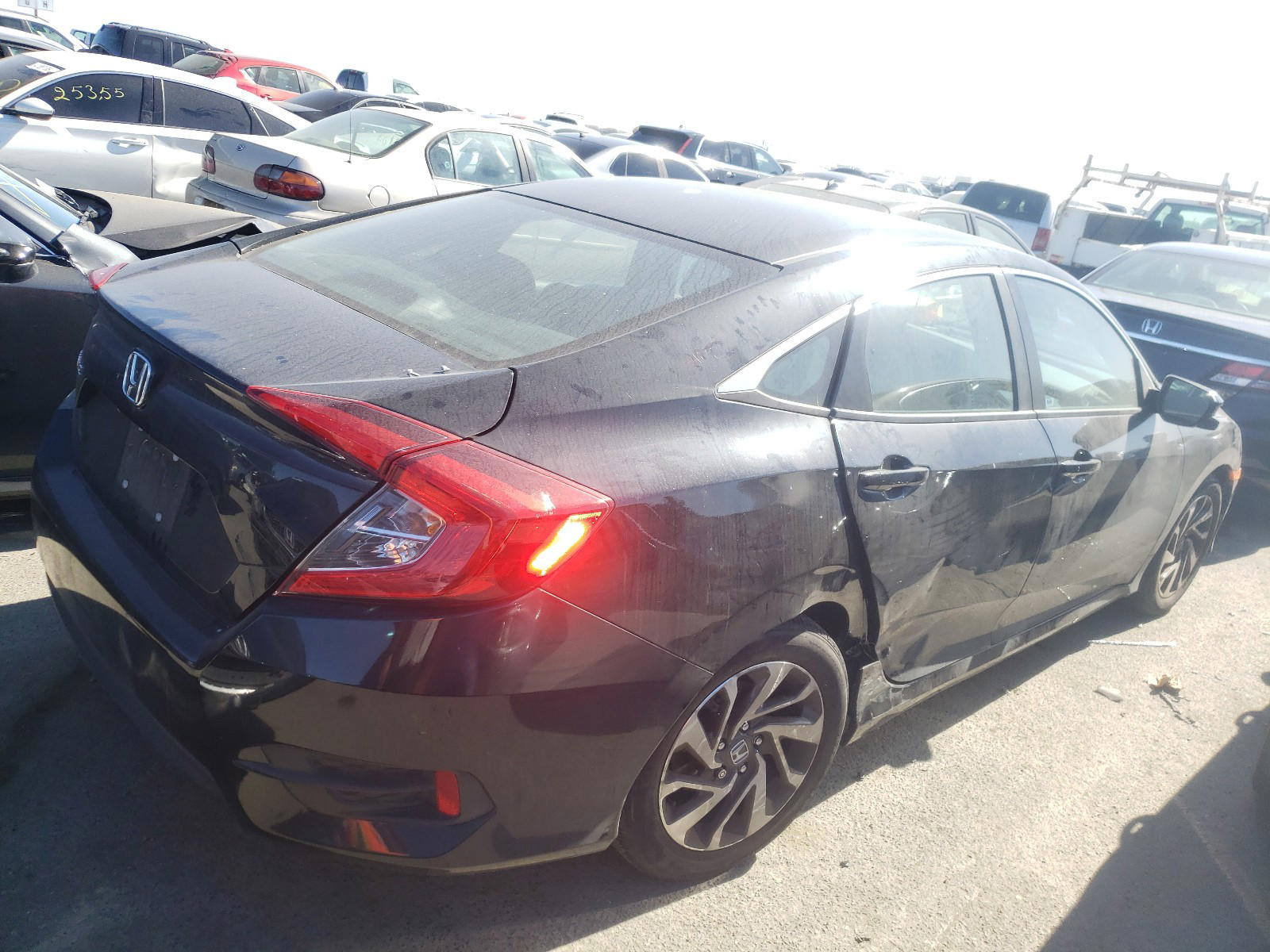 Photo 4 from auction – 2016 HONDA CIVIC with VIN 19XFC2F84GE213397